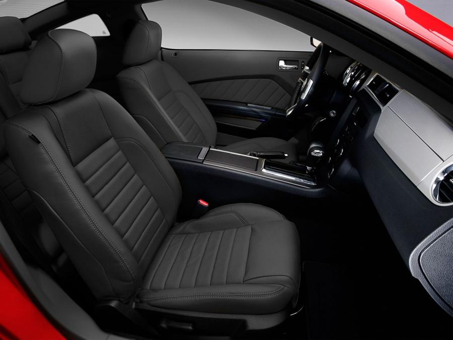  Ford Mustang 5.0 GT 2011 года  (фото 11 из 30)